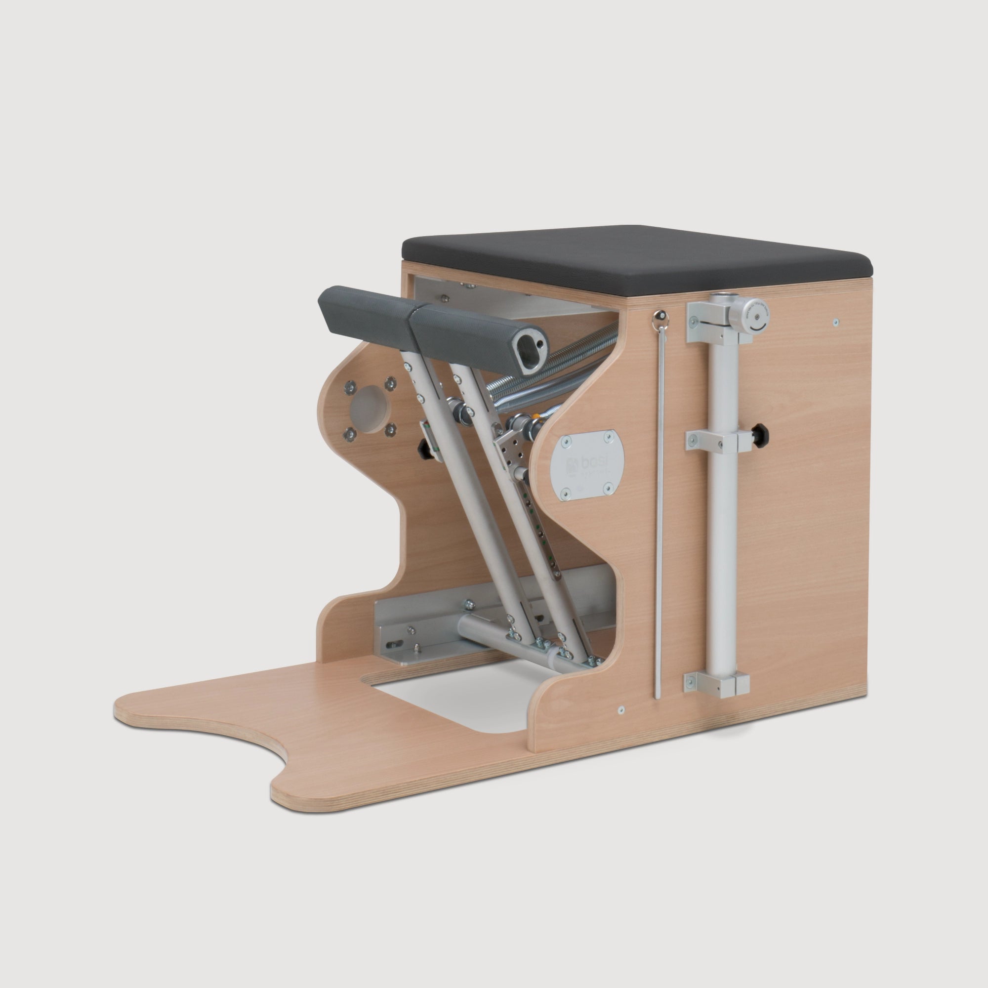 BASI Wunda Chair — thiết bị Pilates gọn nhất cho phòng ngắn, dùng cho bài chân và thăng bằng