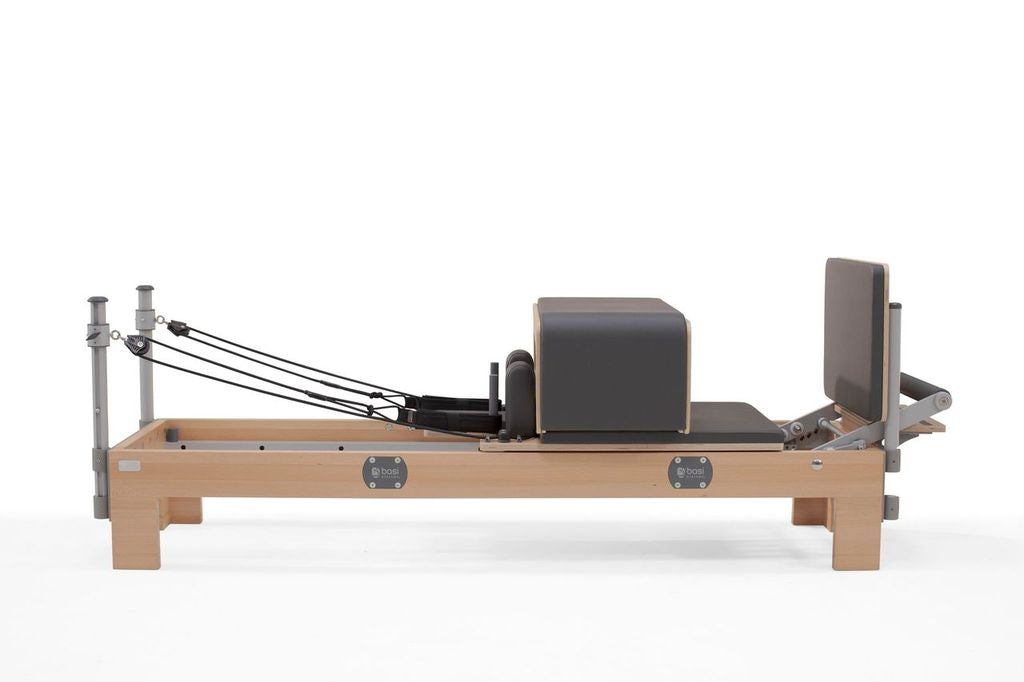Compact Jump Board lắp trên BASI Compact Reformer, thay vào vị trí thanh để chân