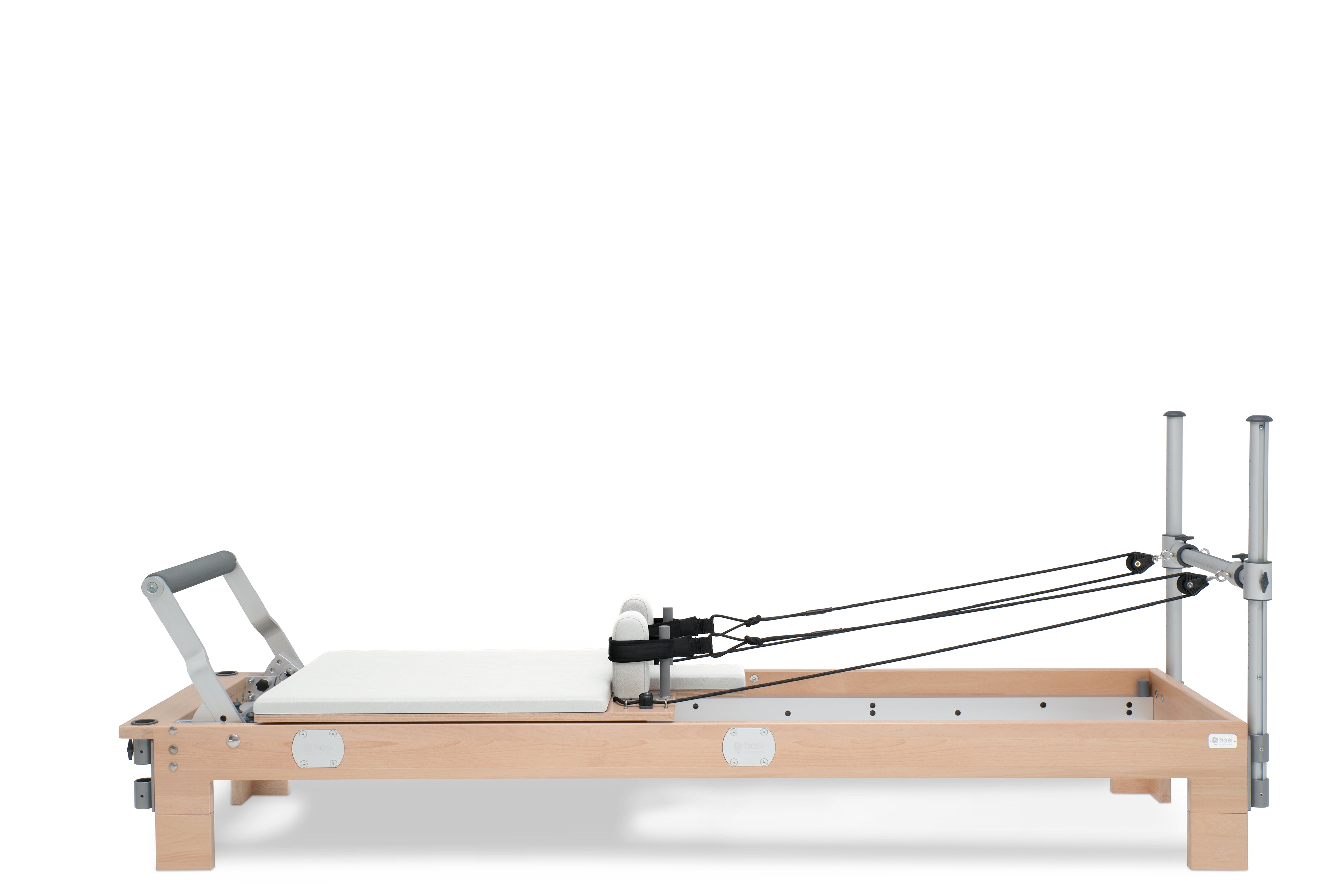 BASI Reformer màu Pristine White (trắng ngà) — đẹp nhất trong ảnh, khó giữ nhất trong phòng tập